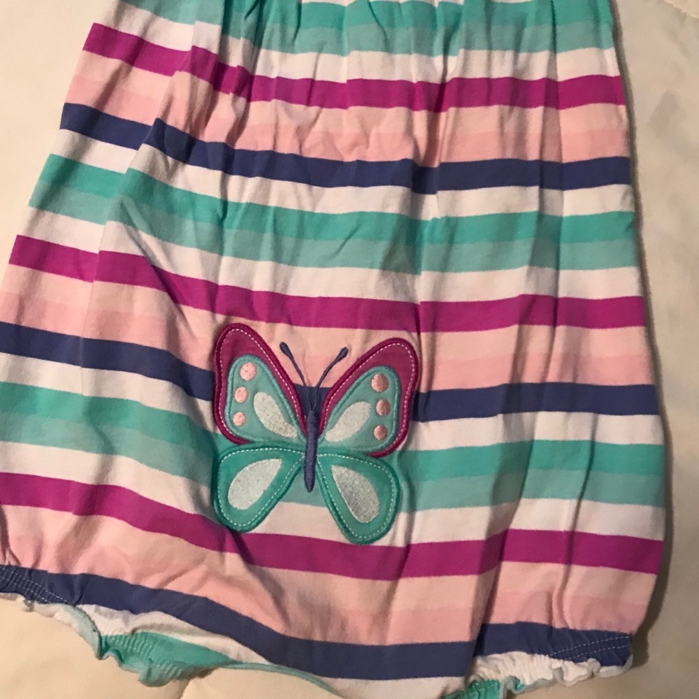 🌸🌸Carter’s 12 M Butterfly Onesie🌸🌸